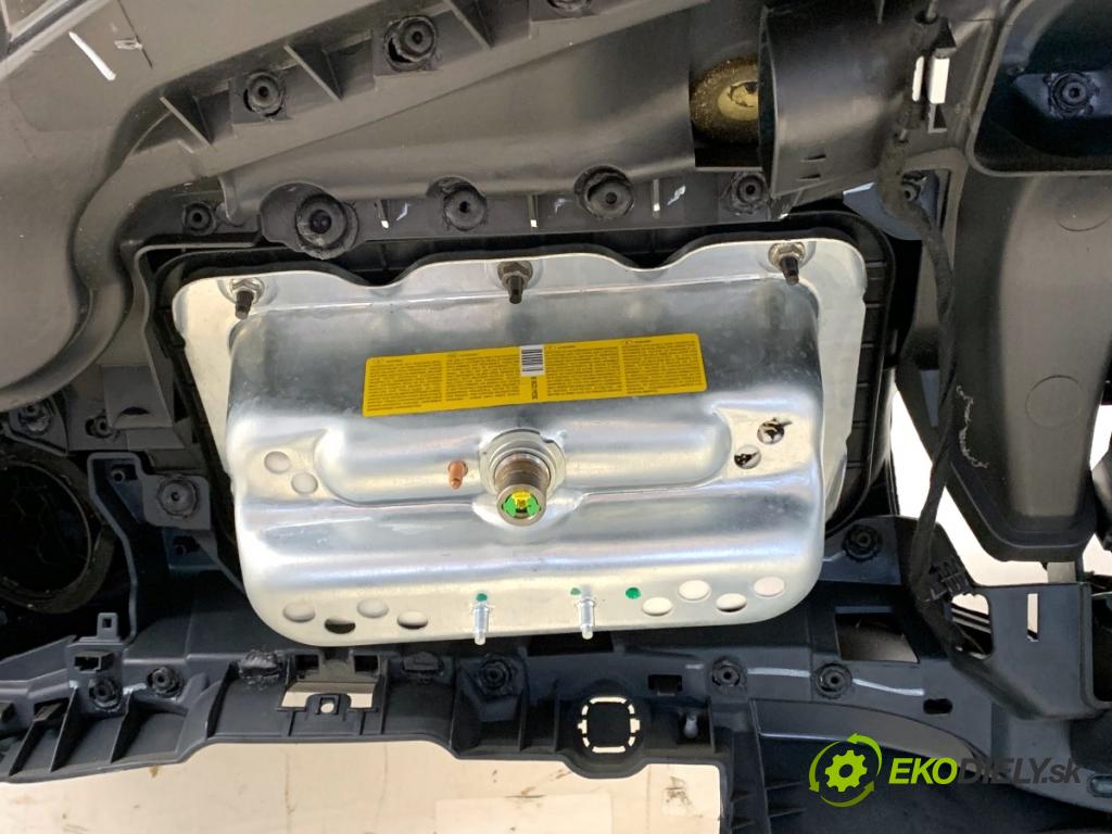FORD FIESTA MK7 liftback 2011 51 kW 1.4 TDCi 1399 Palubná doska silentbloku pasy
