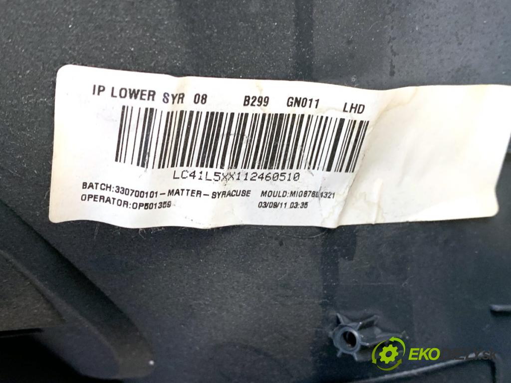 FORD FIESTA MK7 liftback 2011 51 kW 1.4 TDCi 1399 Palubná doska silentbloku pasy