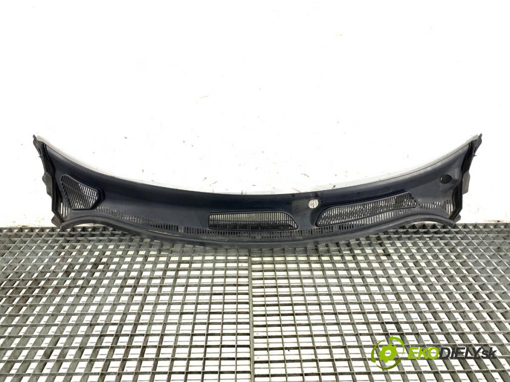 FORD FIESTA MK7 liftback 2011 51 kW 1.4 TDCi 1399 torpédo plast pod čelní okno 8A61-A02216-AE (Torpéda)