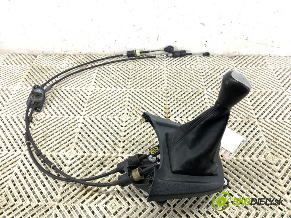 FORD FIESTA MK7 liftback 2011 51 kW 1.4 TDCi 1399 kulisa 8A6R-7C453-MBC (Rýchlostné páky / kulisy)