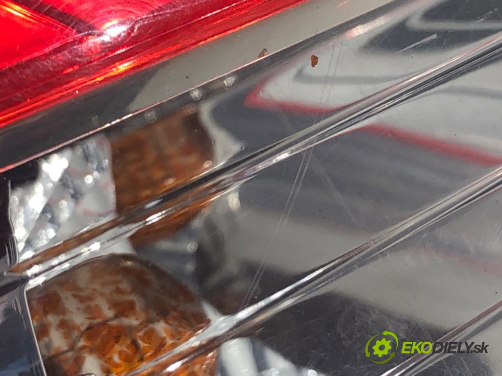 FORD FIESTA MK7 liftback 2011 51 kW 1.4 TDCi 1399 světlo levý zadní část 8A61-13405-A
