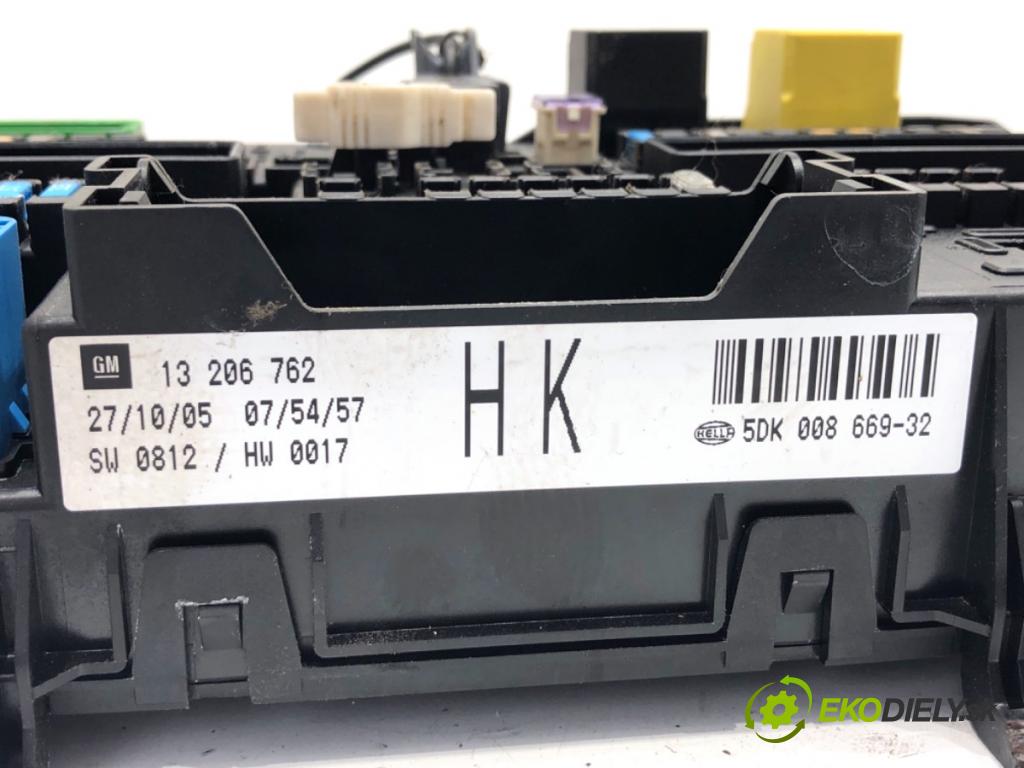 OPEL ZAFIRA B Nadwozie pełne/minivan 2005 103 kW 1.8 VAN (M75) 1796 modul BSI 13206762 (Pojistkové skříňky)