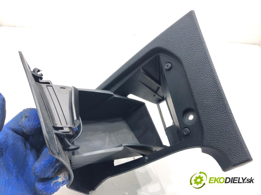 FORD FIESTA MK7 liftback 2011 51 kW 1.4 TDCi 1399 Priehradka, kastlík volantu