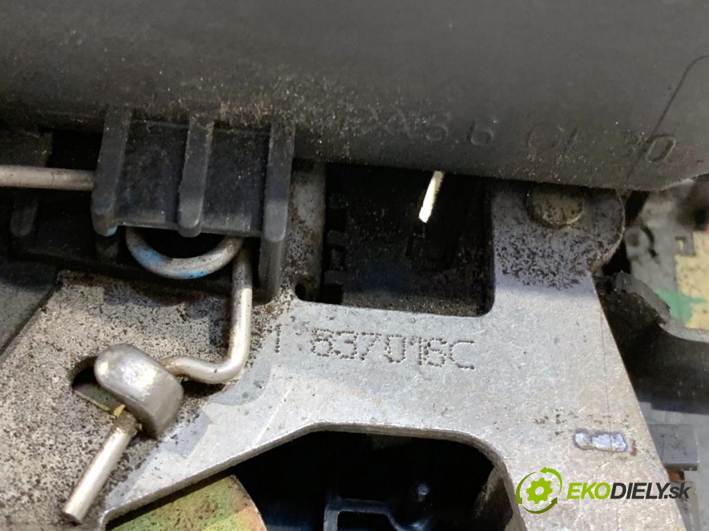 VW PASSAT B5 FL sedan 2001 96 kW 1.9 TDI 1896 zámok dveře pravý přední část 3B1837016C