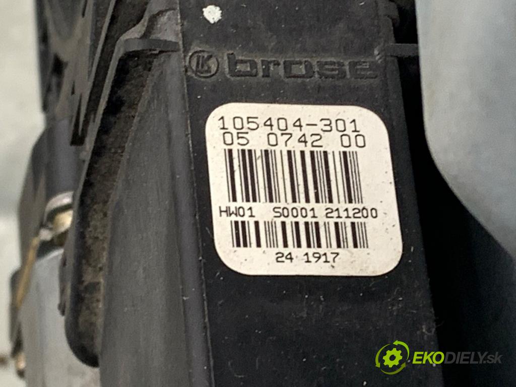 VW PASSAT B5 FL sedan 2001 96 kW 1.9 TDI 1896 mechanismus okna levý přední část 105404-301