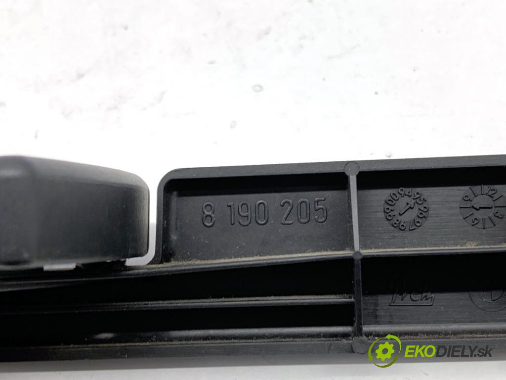 BMW E39 sedan 1995 142 kW 528 i 2793 Držiak na nápoje 8190205 (Držiak (úchyt) na nápoje)