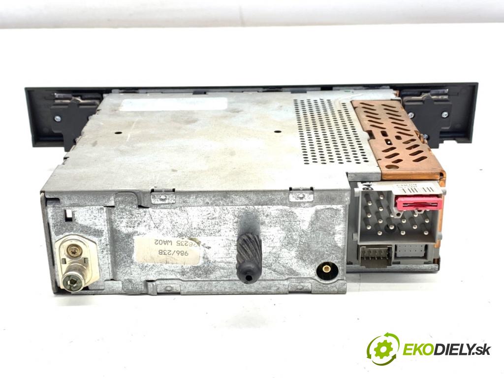 BMW E39 sedan 1995 142 kW 528 i 2793 RADIO  (Audio zariadenie)