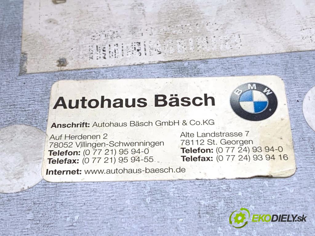 BMW E39 sedan 1995 142 kW 528 i 2793 RADIO  (Audio zariadenie)