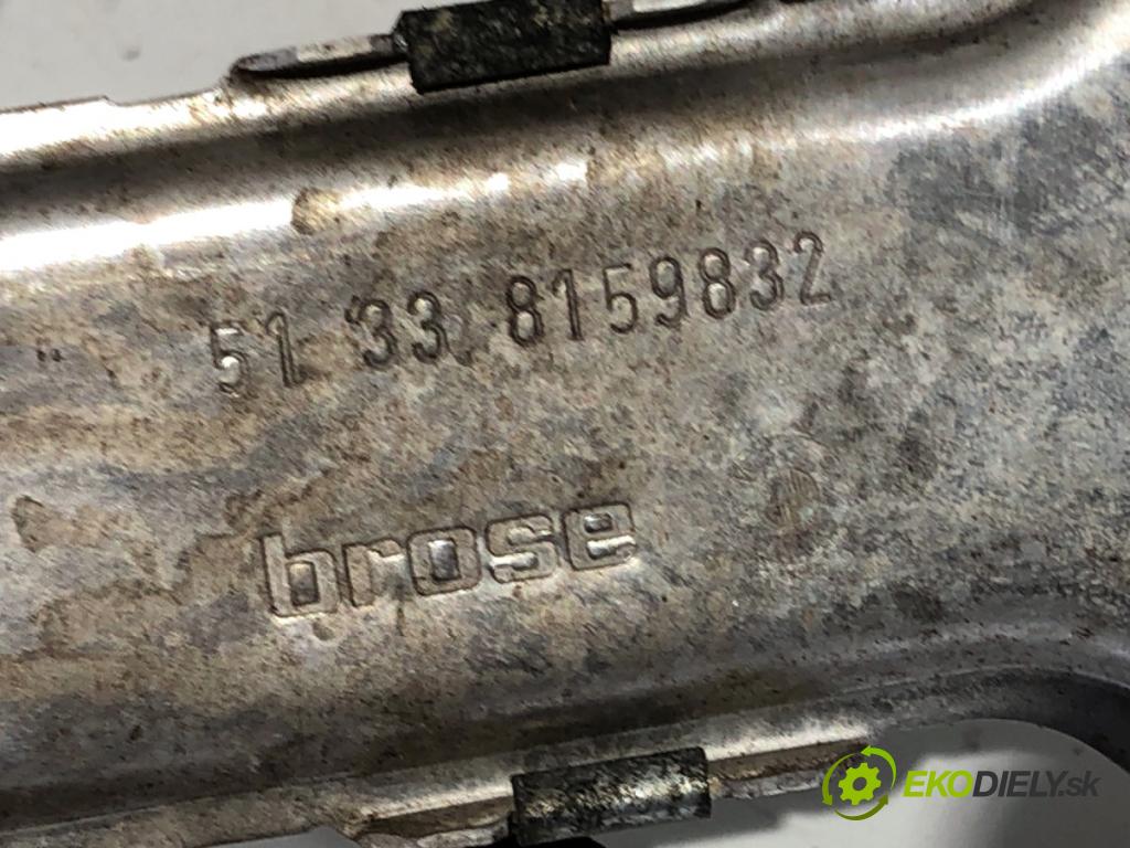 BMW E39 sedan 1995 142 kW 528 i 2793 mechanismus okna pravý zadní část