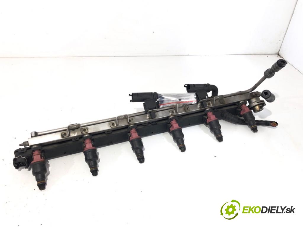 BMW E39 sedan 1995 142 kW 528 i 2793 Lišta vstrekovacia 0280150440 (Vstrekovacia lišta)