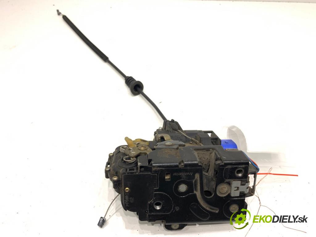 SKODA FABIA I Kombi 2005 55 kW 1.4 16V 1390 zámok dveře levý přední část
