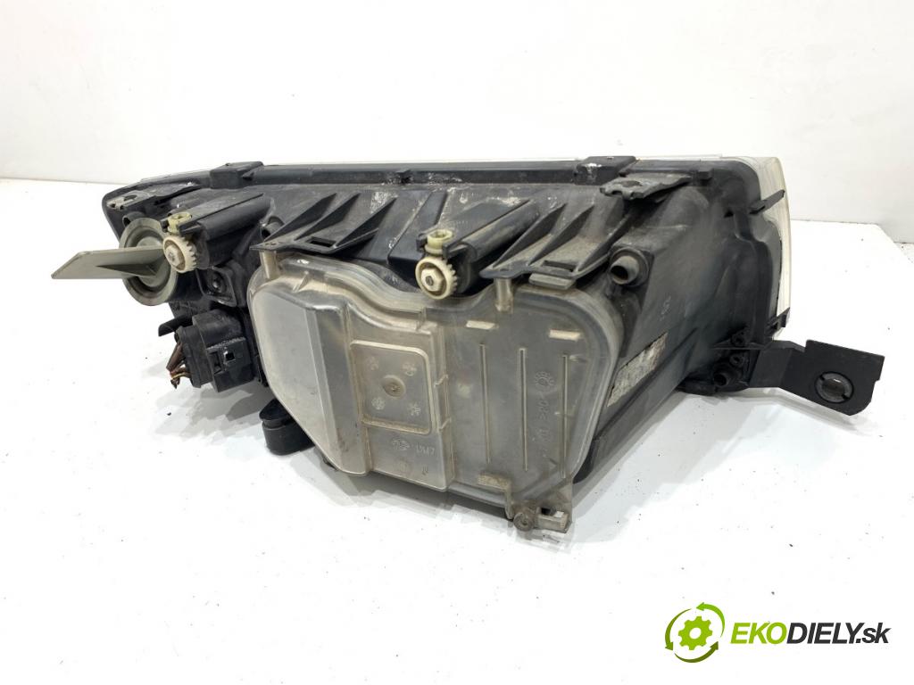 SKODA FABIA I Kombi 2005 55 kW 1.4 16V 1390 Svetlomet ľavy predný
