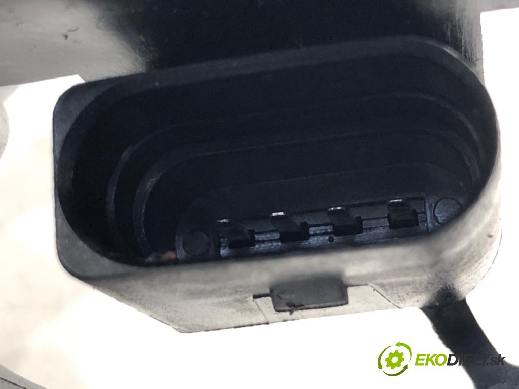 VW GOLF VI liftback 2009 77 kW 1.6 TDI 1598 motor stěračů zadní část 5K6955711B