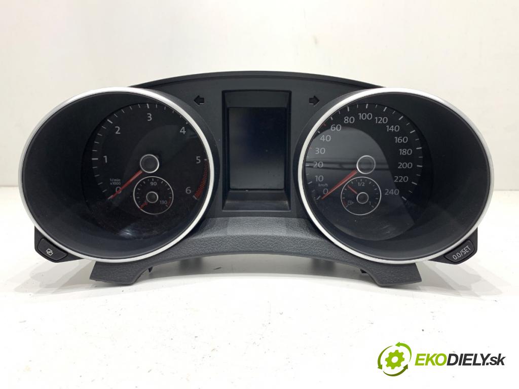 VW GOLF VI liftback 2009 77 kW 1.6 TDI 1598 prístrojovka 5K0920870G (Přístrojové desky, displeje)