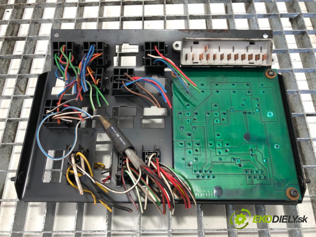 VOLVO FH12 Platforma / podwozie 1997 279 kW FH 12/380 279 kW [379 KM] olej napędowy 1993 - 2005 12132 skříňka poistková 8142078 (Pojistkové skříňky)