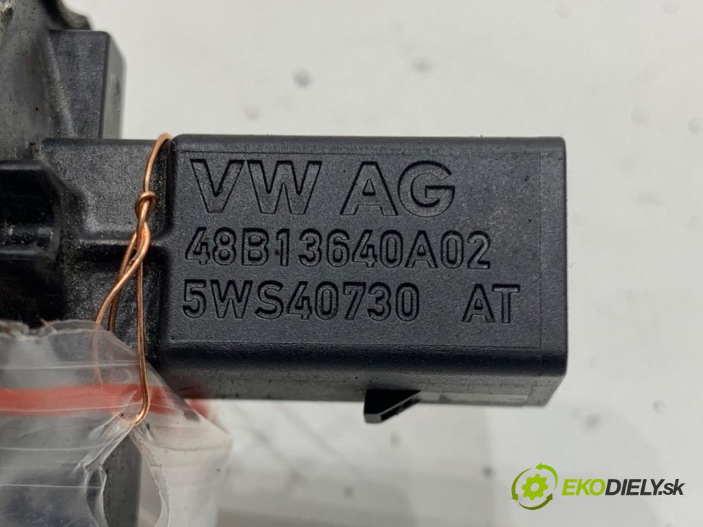 VW GOLF VI liftback 2009 77 kW 1.6 TDI 1598 Snímač tlaku paliva 03L130764A (Snímač)