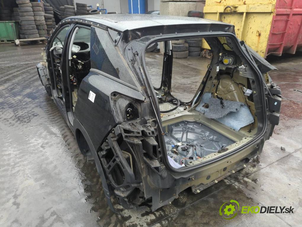 PEUGEOT 3008 SUV 2020 96 kW 1.2 THP/ PureTech 130 1199 KAROSERIA ČTVRŤÁK blatník zadní část levý pravý práh střecha PODŁUŻNICA levý pravý