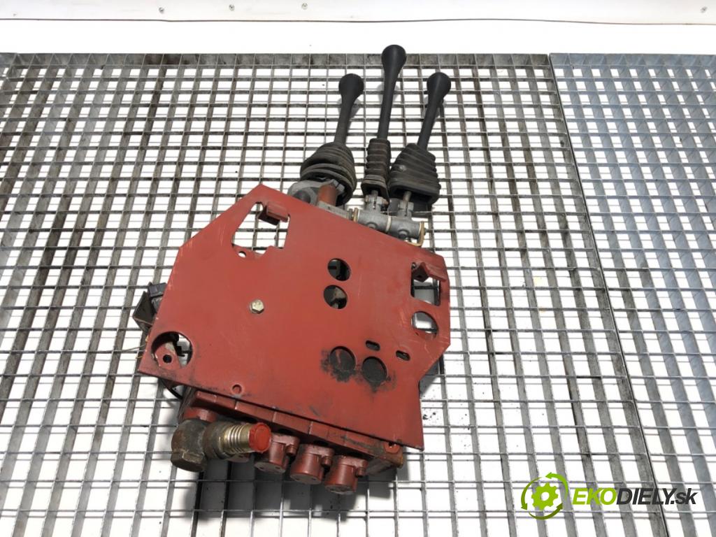 LINDE Linde E 40 P  2007 0 kW Linde E 40 P 0 rozdělovač hydraulický 1525503474 0528114033 (Rozdělovač)