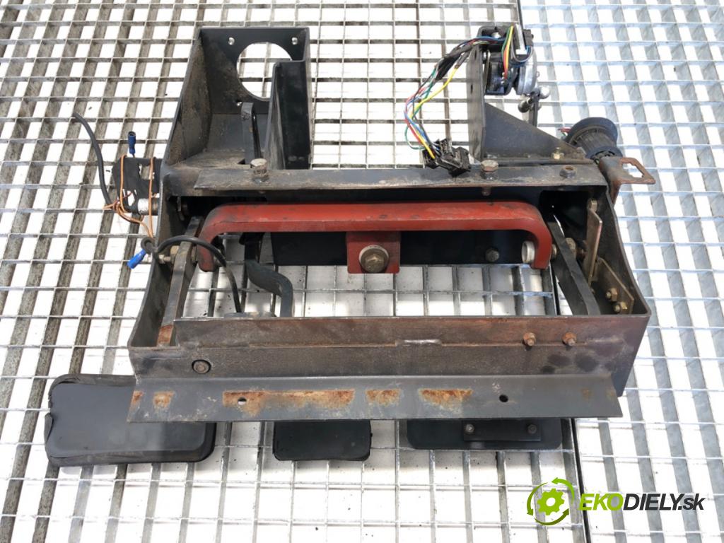 LINDE Linde E 40 P  2007 0 kW Linde E 40 P 0 PEDÁL:  (Potenciometer plynového pedálu)