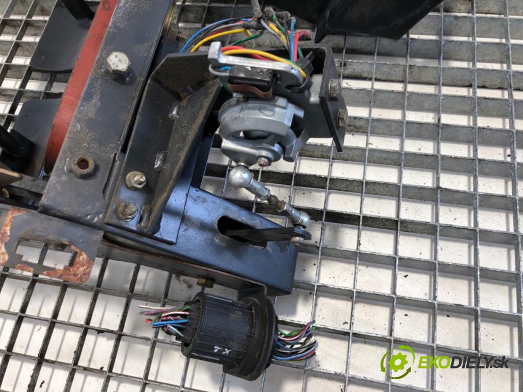 LINDE Linde E 40 P  2007 0 kW Linde E 40 P 0 PEDÁL:  (Potenciometer plynového pedálu)