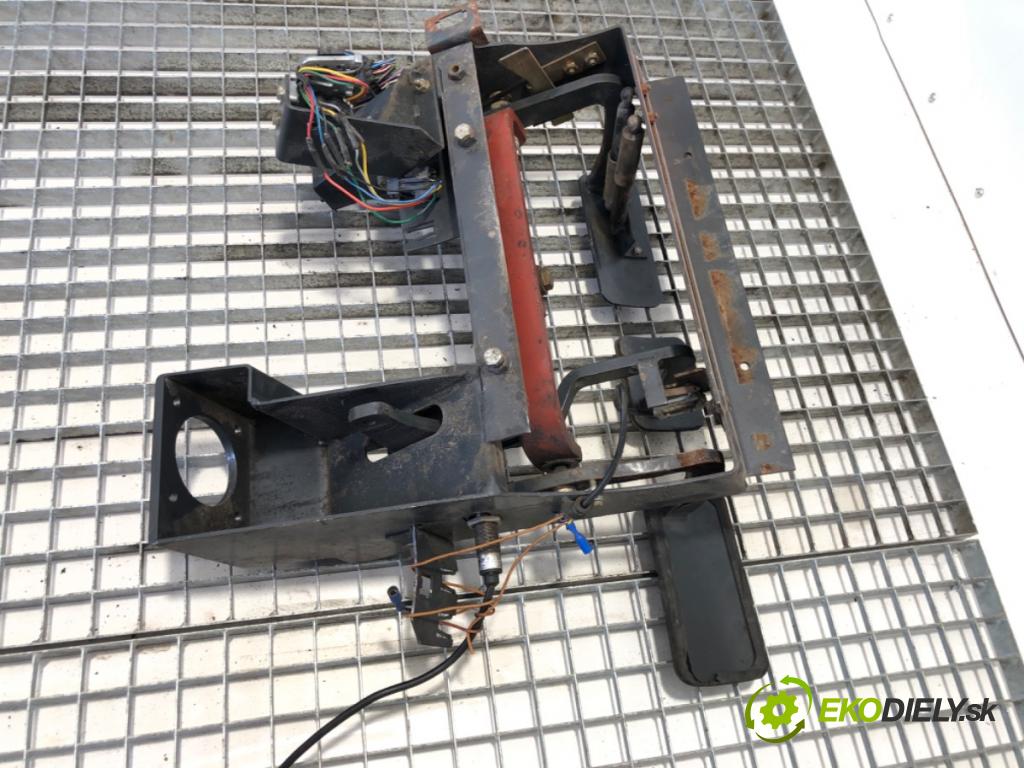 LINDE Linde E 40 P  2007 0 kW Linde E 40 P 0 PEDÁL:  (Potenciometer plynového pedálu)