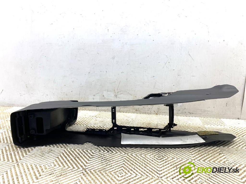 KIA CEED liftback 2015 73 kW 1.4 CVVT 1396 Lakťová opierka 84667-A2000 (Lakťová opierka)