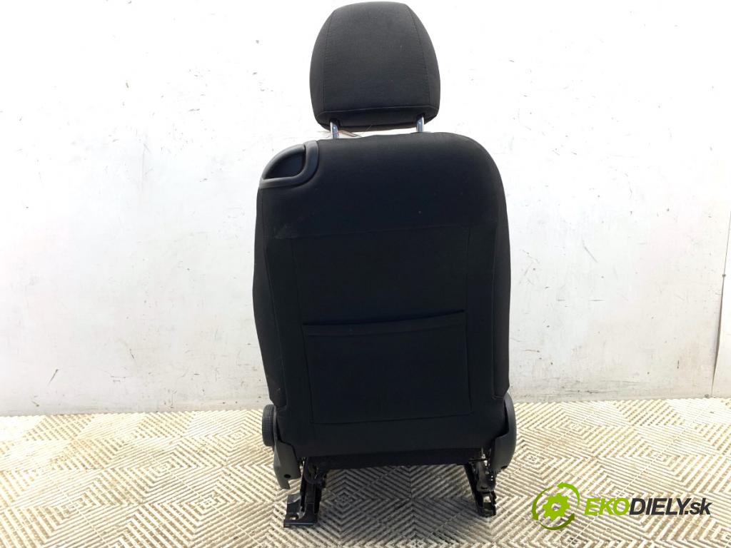 KIA CEED liftback 2015 73 kW 1.4 CVVT 1396 sedadlo levý přední část