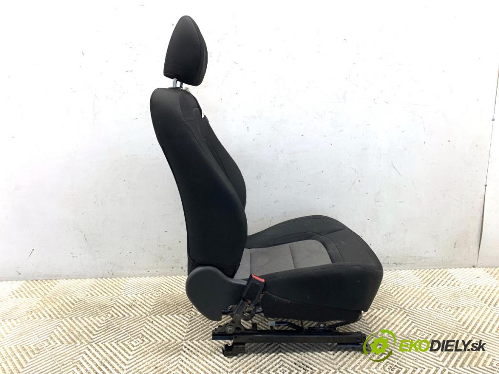 KIA CEED liftback 2015 73 kW 1.4 CVVT 1396 sedadlo levý přední část