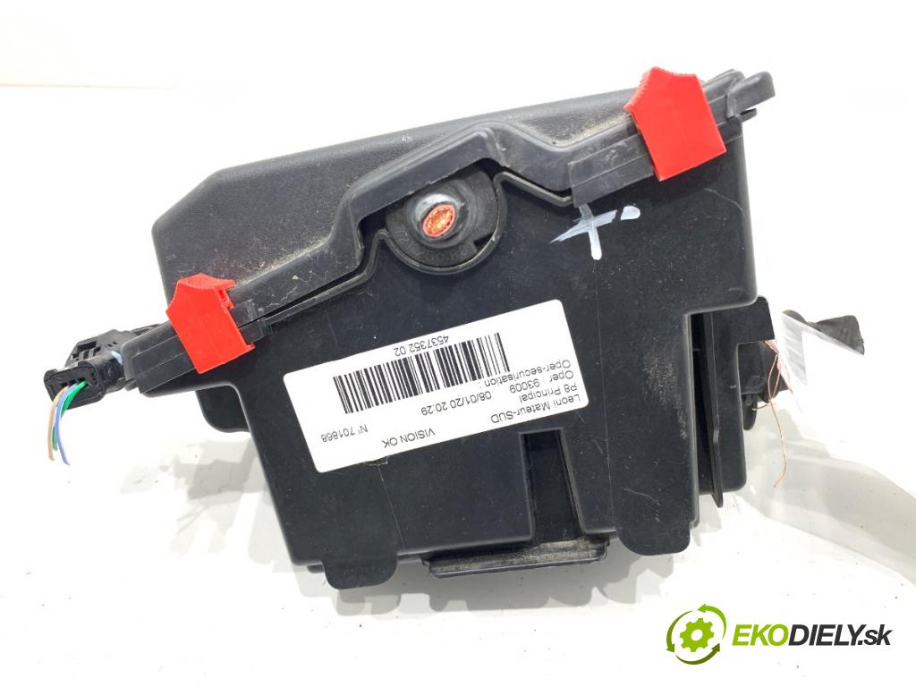 PEUGEOT 3008 SUV 2020 96 kW 1.2 THP/ PureTech 130 1199 skříňka poistková 453735202 (Pojistková skříňka)