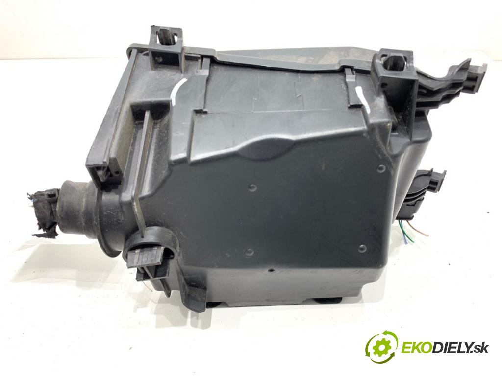 PEUGEOT 3008 SUV 2020 96 kW 1.2 THP/ PureTech 130 1199 skříňka poistková 453735202 (Pojistková skříňka)