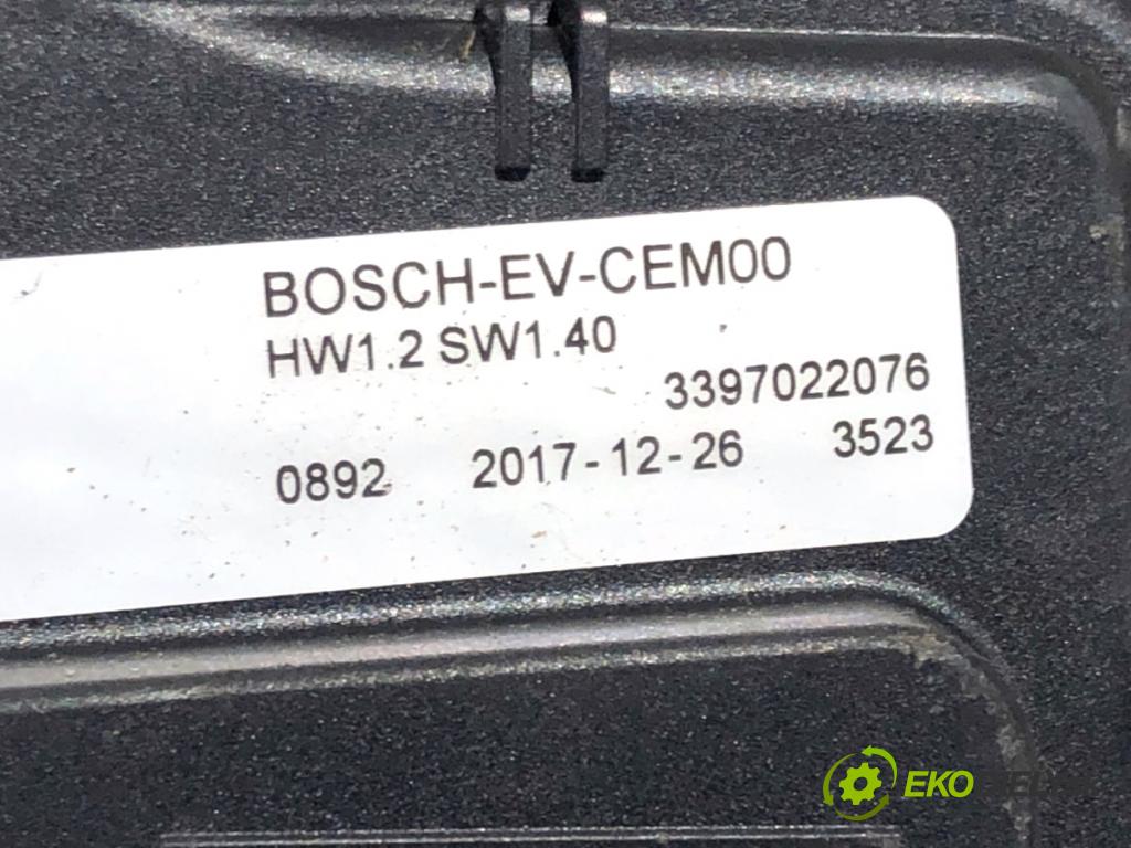 PEUGEOT 3008 SUV 2020 96 kW 1.2 THP/ PureTech 130 1199 mechanismus stěračů přední část 9824762480 (Motorky stěračů)