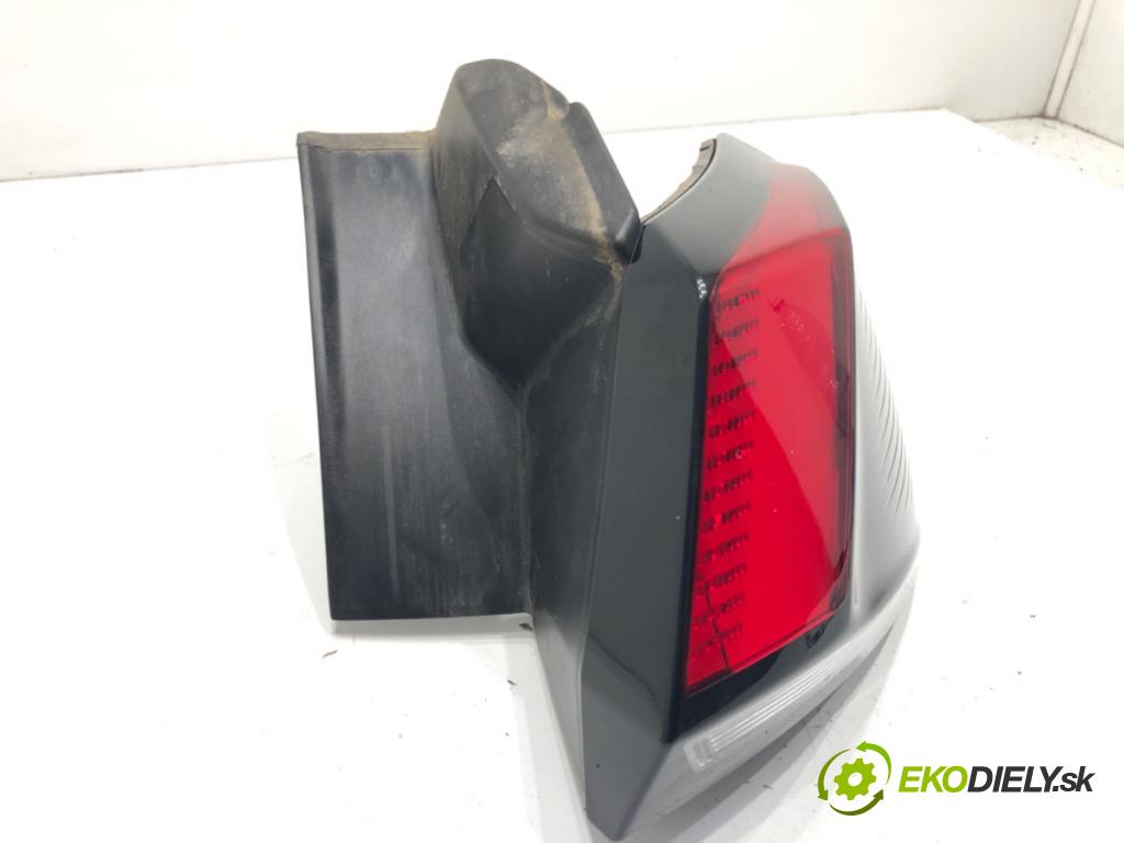 PEUGEOT 3008 SUV 2020 96 kW 1.2 THP/ PureTech 130 1199 světlo pravý zadní část 9810477080