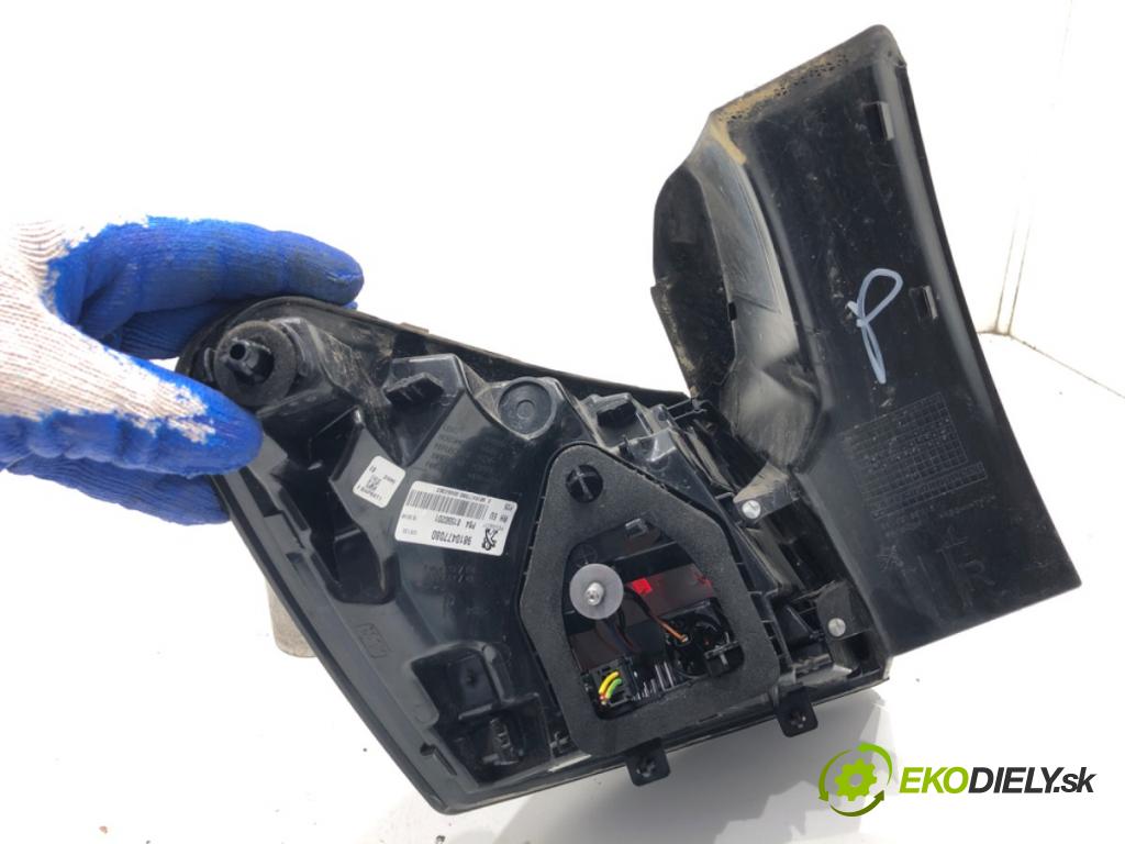 PEUGEOT 3008 SUV 2020 96 kW 1.2 THP/ PureTech 130 1199 světlo pravý zadní část 9810477080