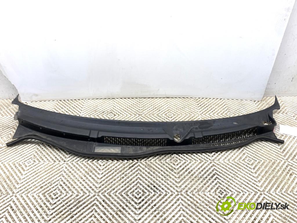VW GOLF IV Kombi 2002 77 kW 1.6 16V 1598 torpédo plast pod čelní okno  (Torpéda)