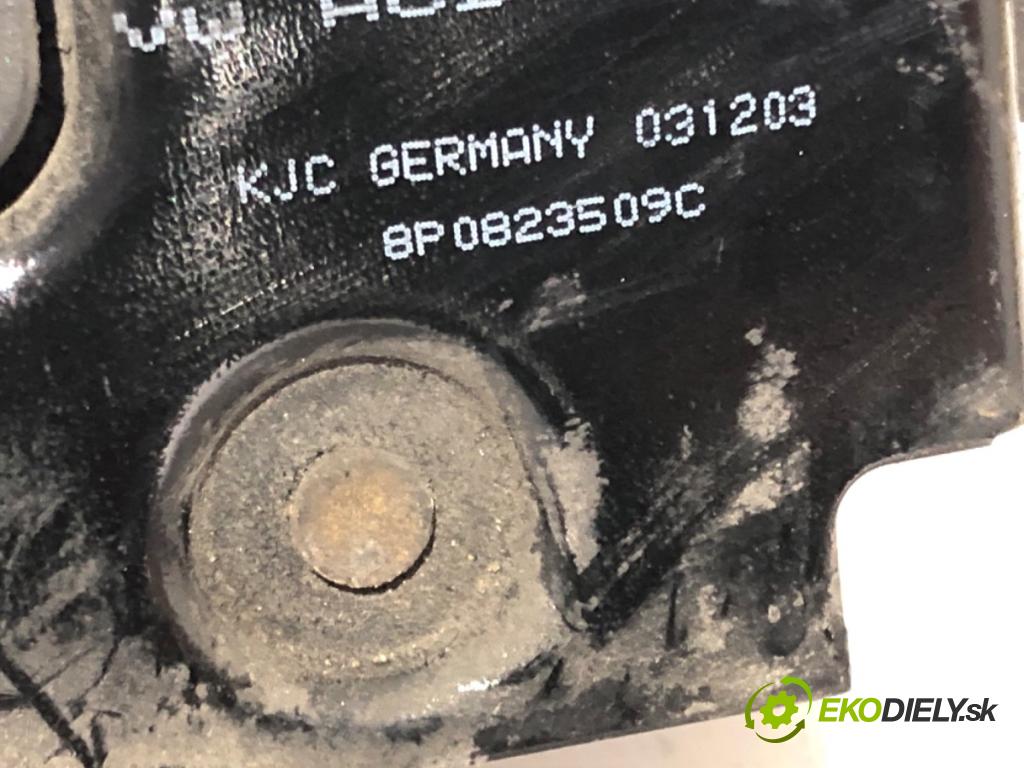 AUDI A3 8P liftback 2003 77 kW 1.9 TDI 1896 zámok kapoty přední část 8P0823509C