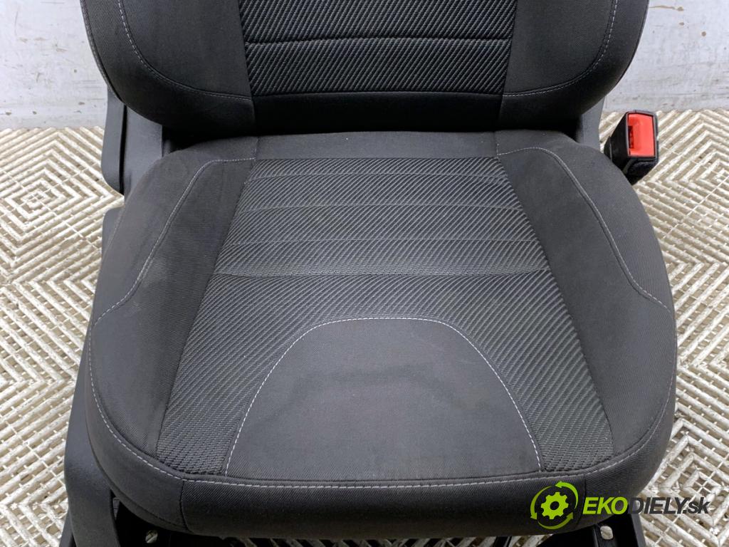 FORD KUGA II SUV 2015 110 kW 1.5 EcoBoost 1499 Sedadlo pravy predný