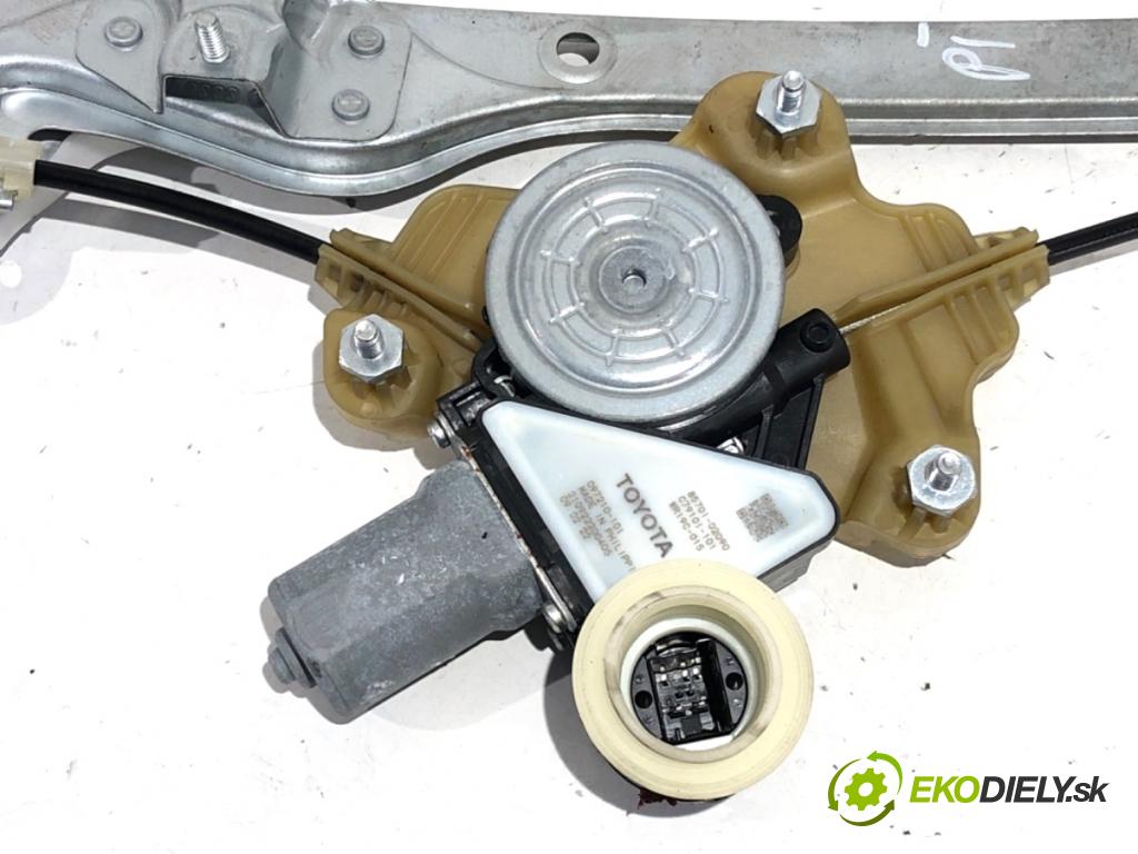 TOYOTA COROLLA E21 sedan 2022 90 kW 1.6 VVTi (ZRE210) 1598 mechanismus okna pravý zadní část 69830-02733-A