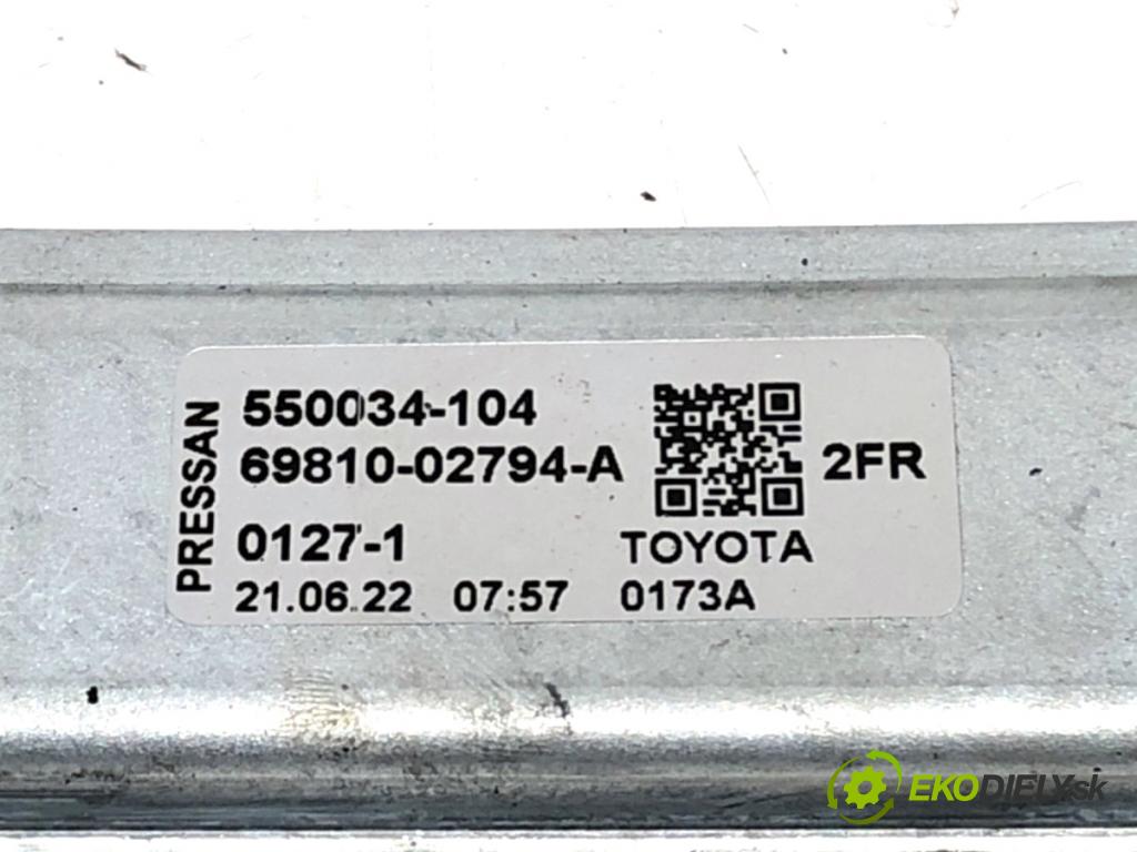 TOYOTA COROLLA E21 sedan 2022 90 kW 1.6 VVTi (ZRE210) 1598 mechanismus okna pravý přední část 69810-02794-A