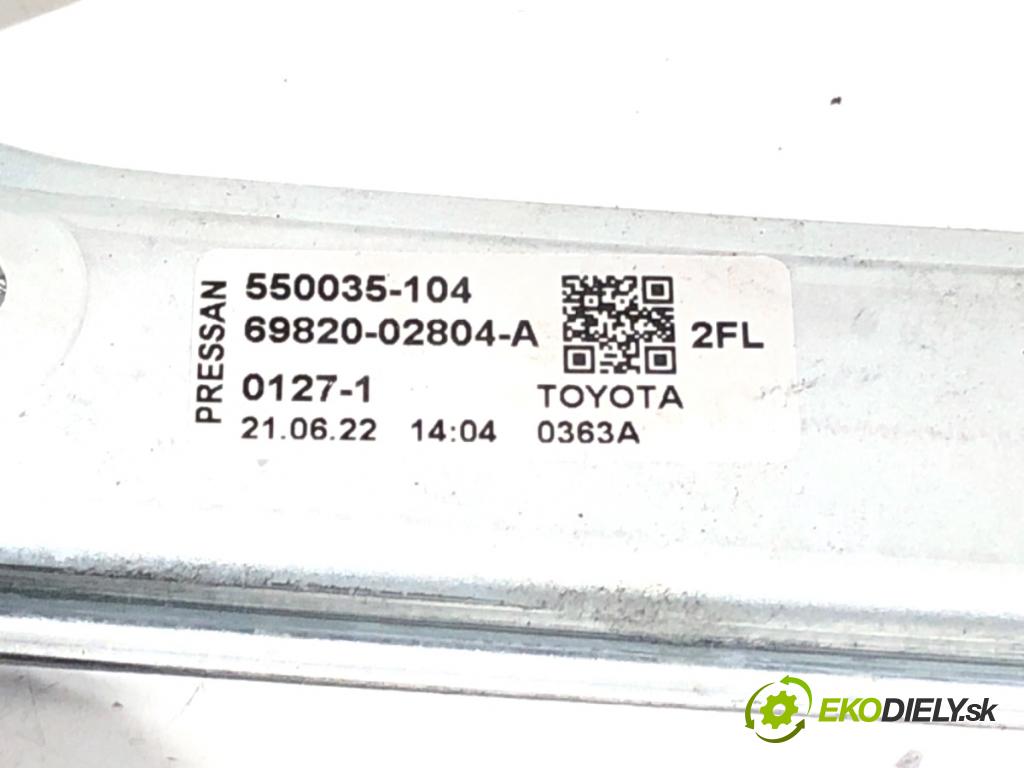 TOYOTA COROLLA E21 sedan 2022 90 kW 1.6 VVTi (ZRE210) 1598 mechanismus okna levý přední část 85701-02090