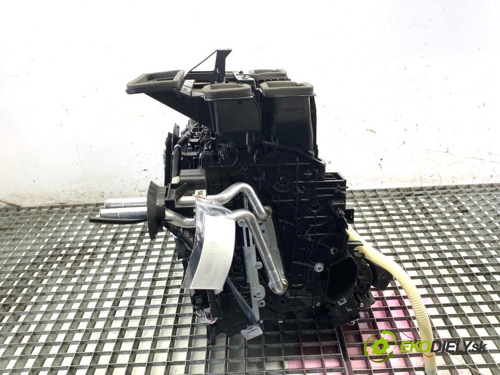 TOYOTA COROLLA E21 sedan 2022 90 kW 1.6 VVTi (ZRE210) 1598 topné těleso radiátor topení komplet KOMBAJN 87050-02W80 (Radiátor topení)