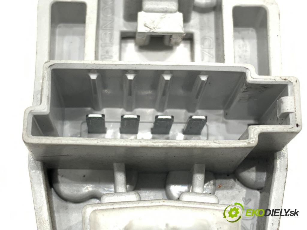 FORD MONDEO MK4 liftback 2010 92 kW 1.8 TDCi 1753 vložka svetla levý zadní část