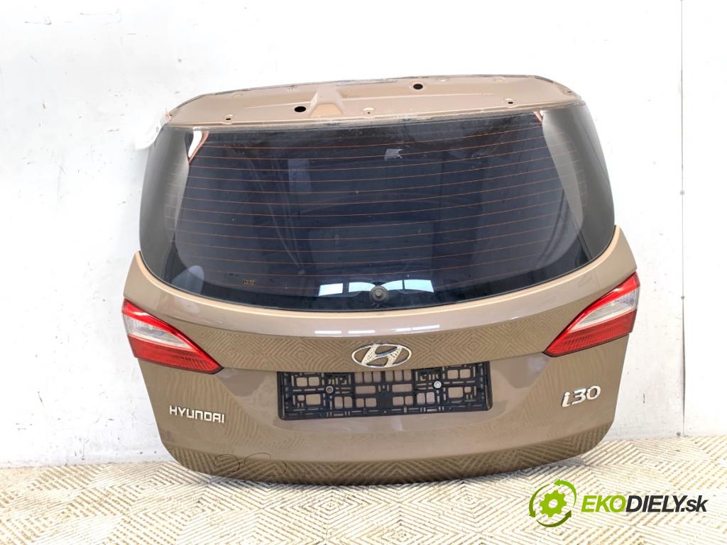HYUNDAI i30 liftback 2015 66 kW 1.4 CRDi 1396 kapota zadní část 