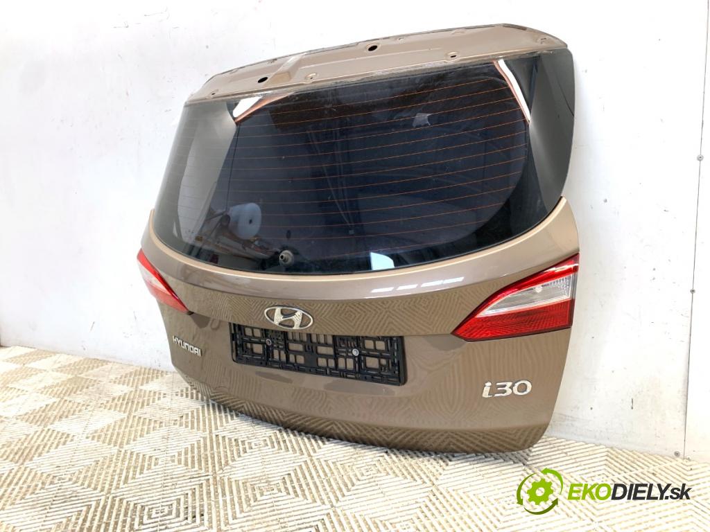 HYUNDAI i30 liftback 2015 66 kW 1.4 CRDi 1396 kapota zadní část