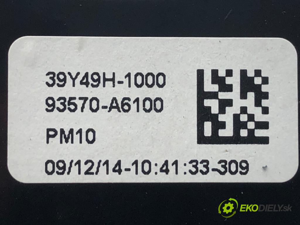 HYUNDAI i30 liftback 2015 66 kW 1.4 CRDi 1396 Prepínač okien 93570-A6100 (Prepínacie páčky pod volantom)