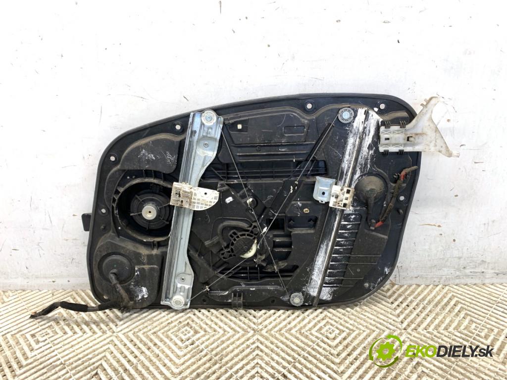 HYUNDAI i30 liftback 2015 66 kW 1.4 CRDi 1396 mechanismus okna levý přední část 82470-A6000