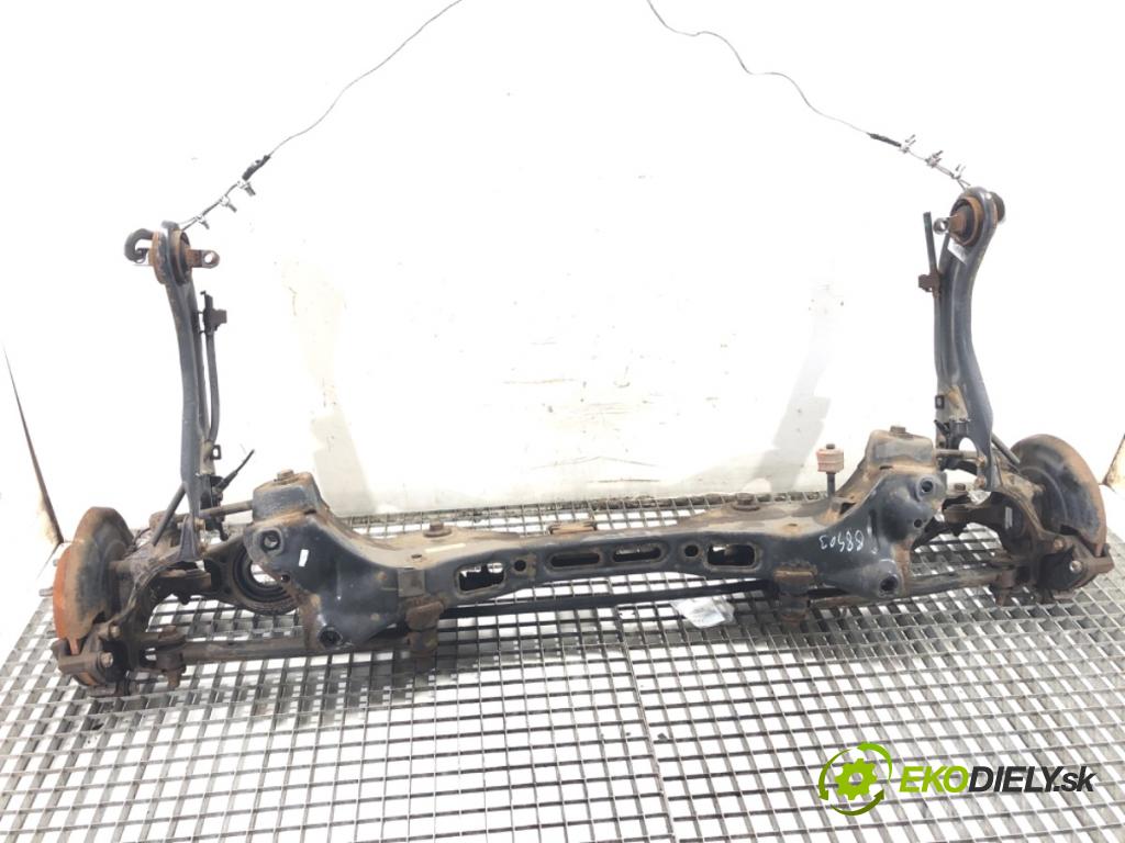 HYUNDAI i30 liftback 2015 66 kW 1.4 CRDi 1396 výztuha zadní část