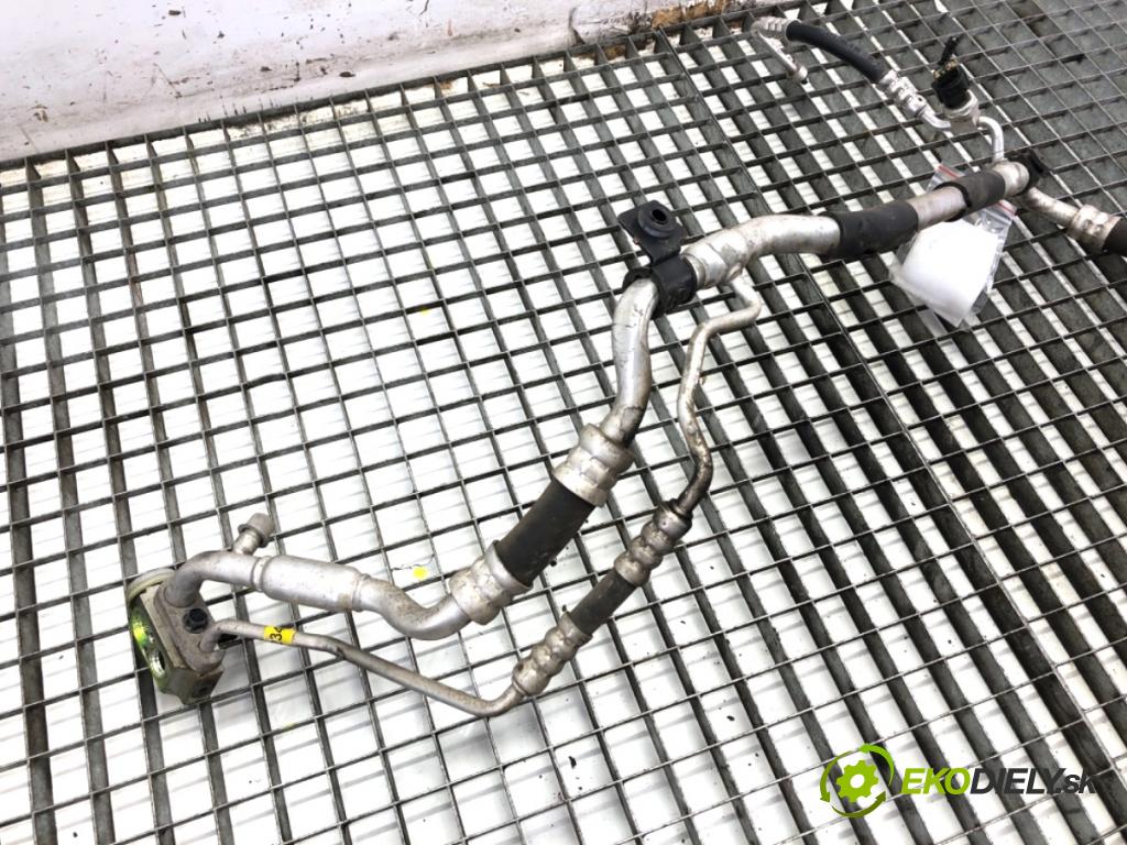 HYUNDAI i30 liftback 2015 66 kW 1.4 CRDi 1396 rúrka klimatizácie  (Rúrka klimatizácie)