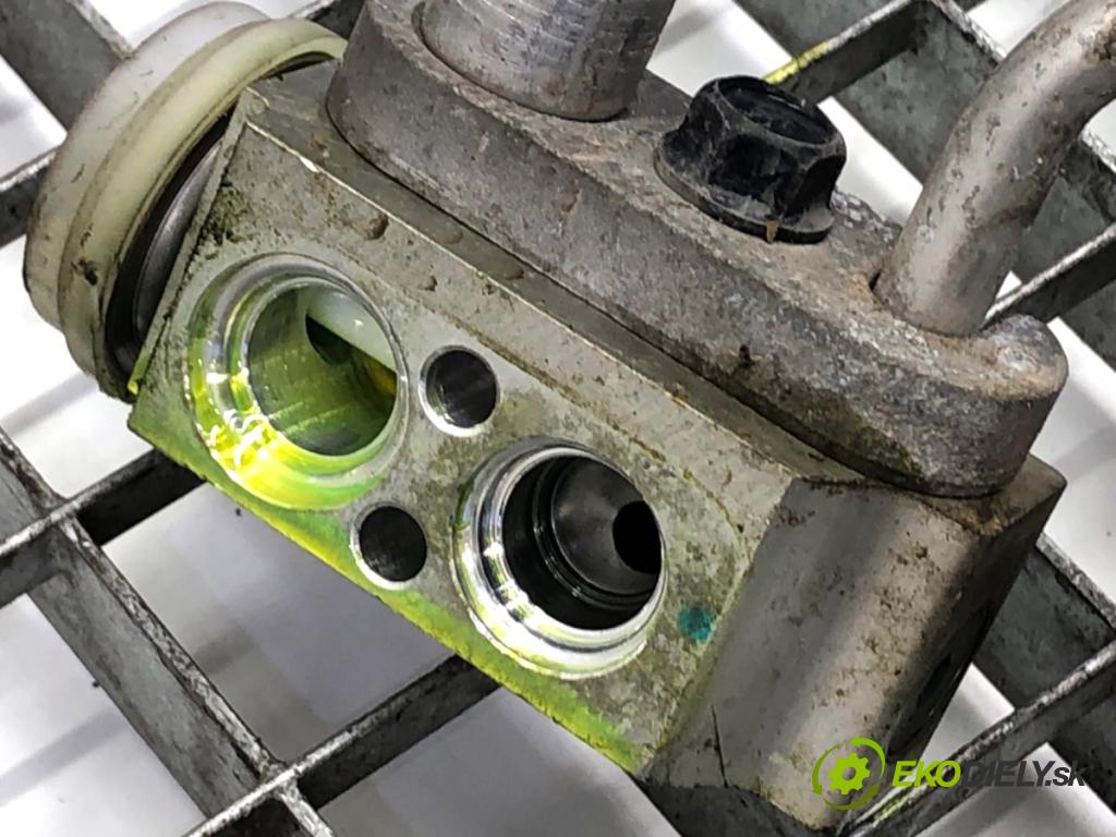 HYUNDAI i30 liftback 2015 66 kW 1.4 CRDi 1396 rúrka klimatizácie  (Rúrka klimatizácie)