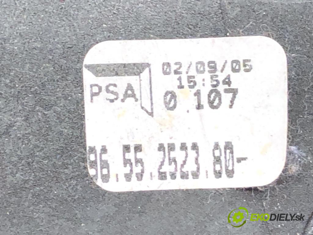 PEUGEOT 307 CC kabriolet 2005 100 kW 2.0 HDi 135 1997 Kulisa 9655252380 (Rýchlostná páka (kulisa))