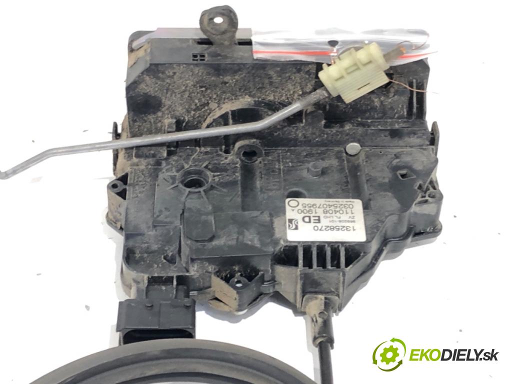OPEL CORSA D liftback 2008 44 kW 1.0 (L08, L68) 998 zámok dveře levý přední část 13258270